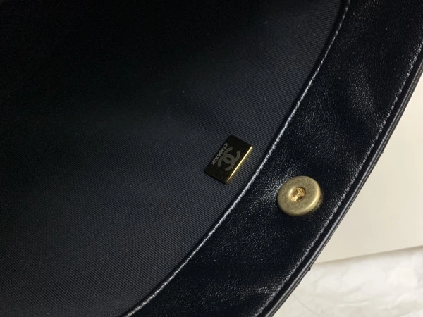Comfortable CHANEL HOBO HANDBAG-19×24×5cm 1459 - Image 10
