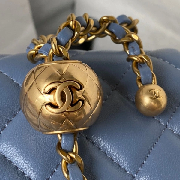 Fashionable CHANEL FLAP BAG 17CM 304 - Image 5