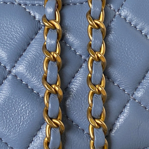 Fashionable CHANEL FLAP BAG 17CM 304 - Image 6