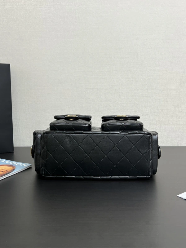 WellDesigned CHANEL Large Hobo Bag 1430 - Image 7